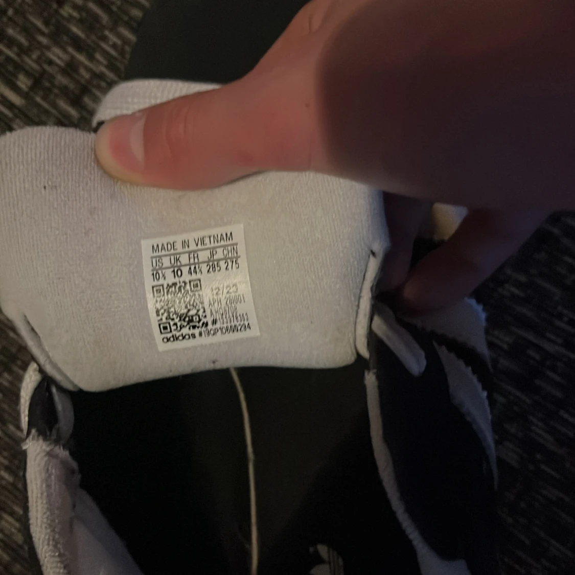 Svarta och vita Adidas sneakers - 3