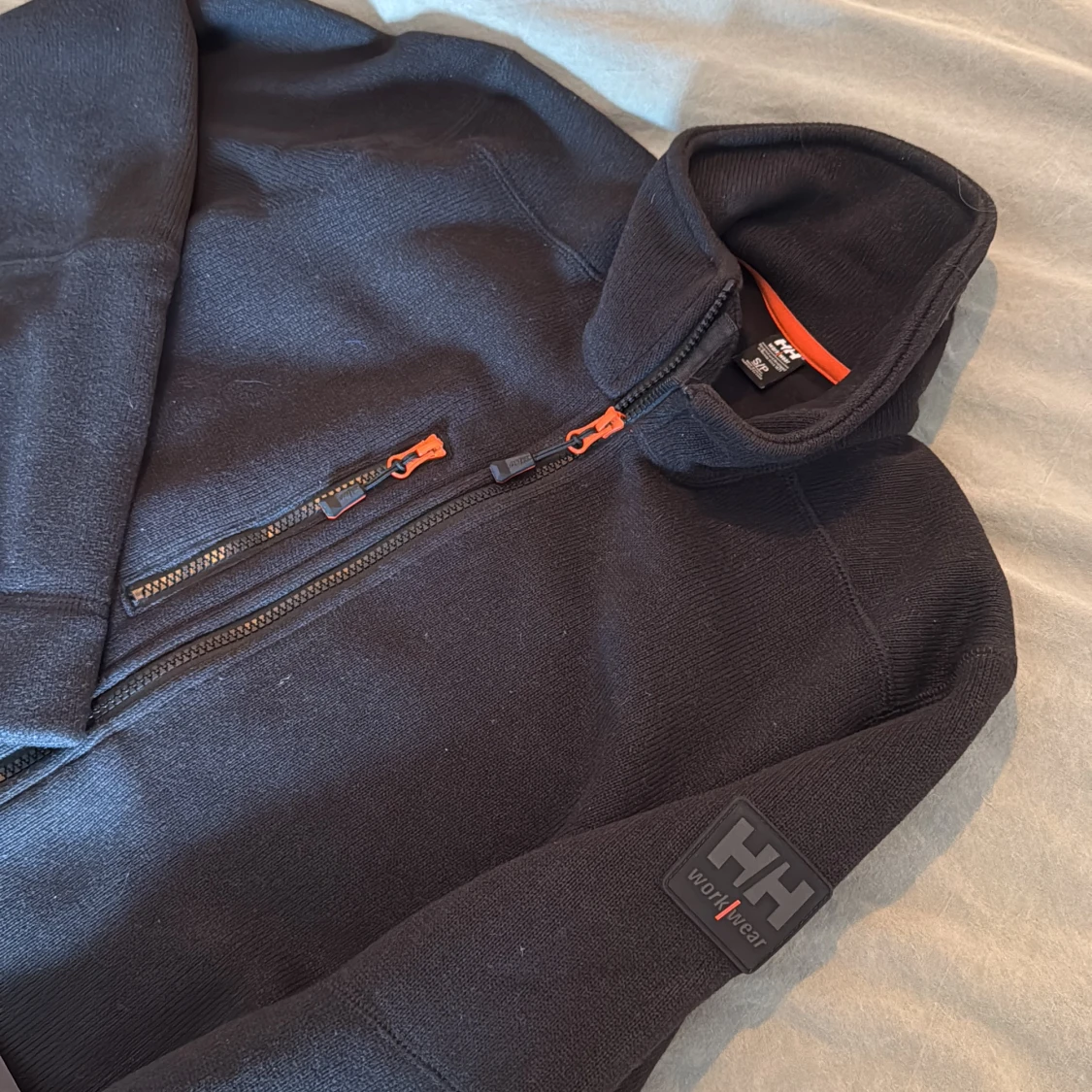 Svart fleecejacka från Helly Hansen Workwear - 1