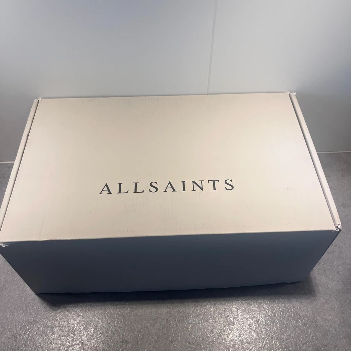 Olivgröna sneakers från AllSaints - 3