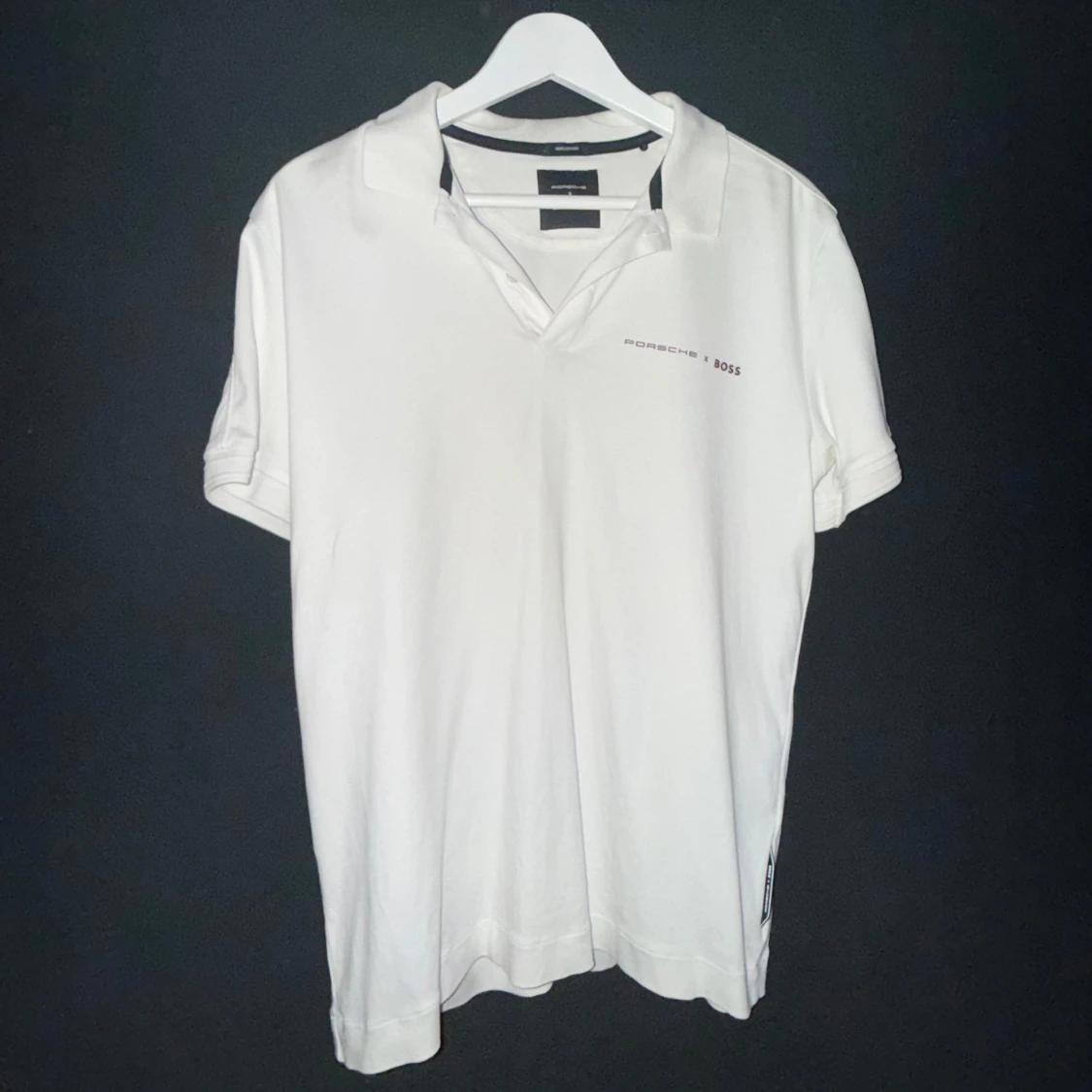 Vit piké från Porsche x Boss