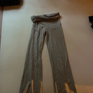 Grå yoga pants från Gina Tricot - Grå yoga pants från Gina Tricot säljer då dom är för korta💗