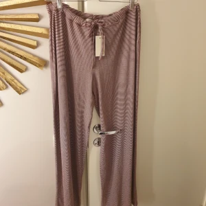 lounge byxor  - vinröda randiga byxor från lager 157, nya med lappen kvar 