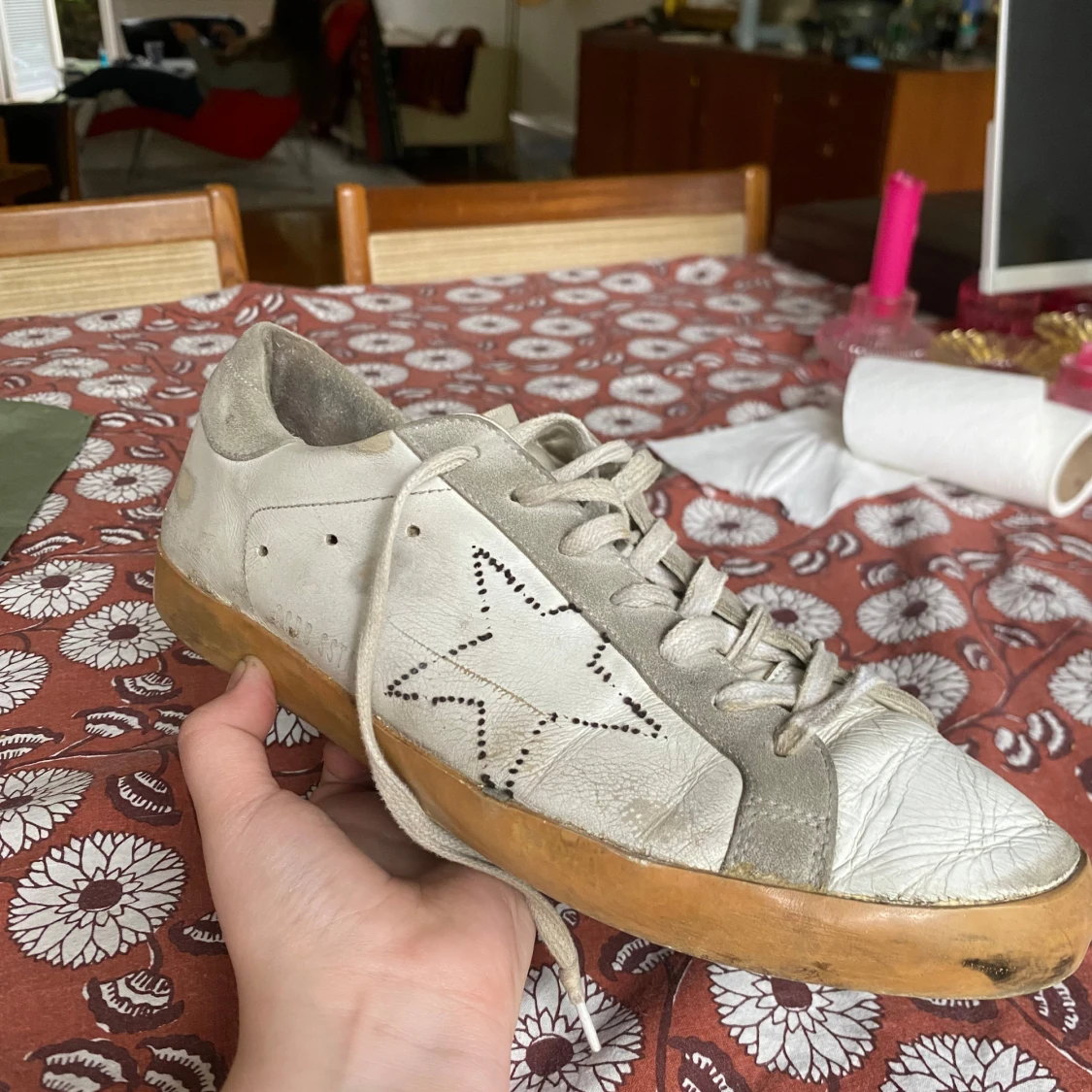 Vita sneakers från Golden Goose Superstar