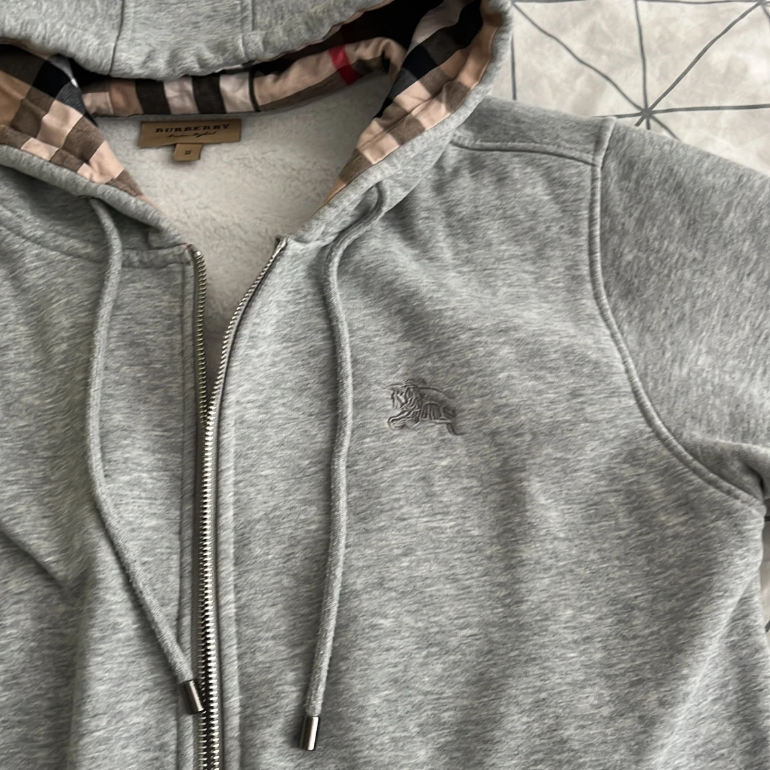 Grå hoodiejacka från Burberry - 3