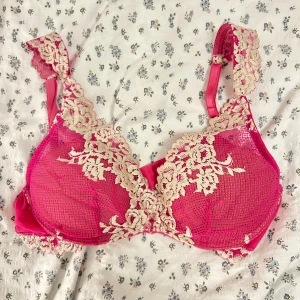 Intimissimi bh - Intimissimi push up bh i en såå fin rosa färg som inte säljs längre