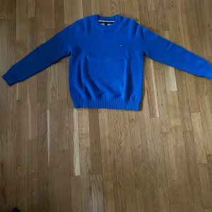 Tommy hilfiger tröja - Jätte snygg  tommy hilfiger tröja helt ny i storlek S pris kan diskuteras 