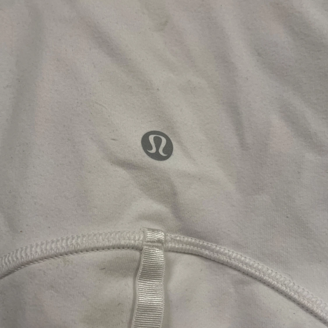 Vit träningsjacka från Lululemon - 2