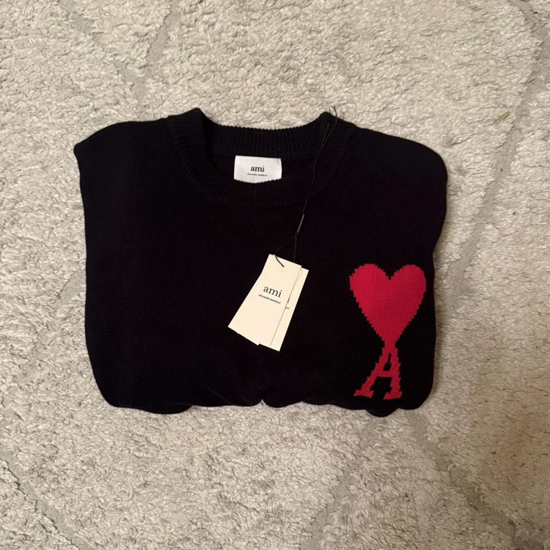 Svart stickad tröja från Ami Paris med rött hjärta - 1