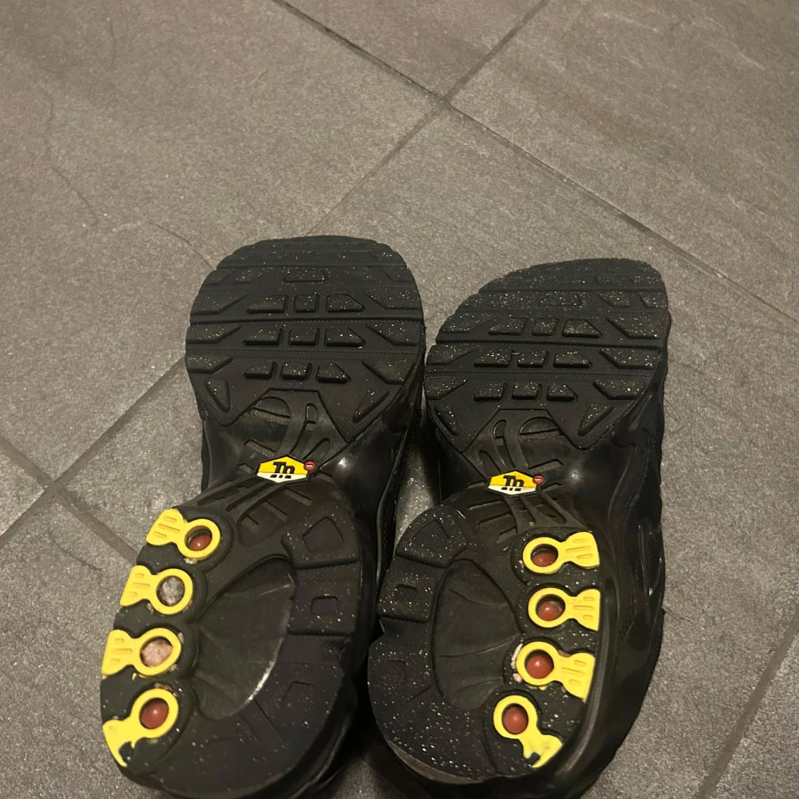 Nike Air Max Plus TN helsvarta sneakers - 4