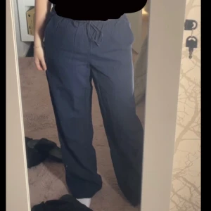 Linne byxor - Gina tricot  - Snygga linne byxor från gina tricot som tyvärr inte kommer till användning. Bra skick inga defekter!