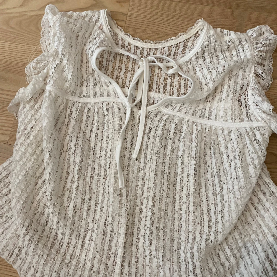 Vit spets blus från Nellie - 1