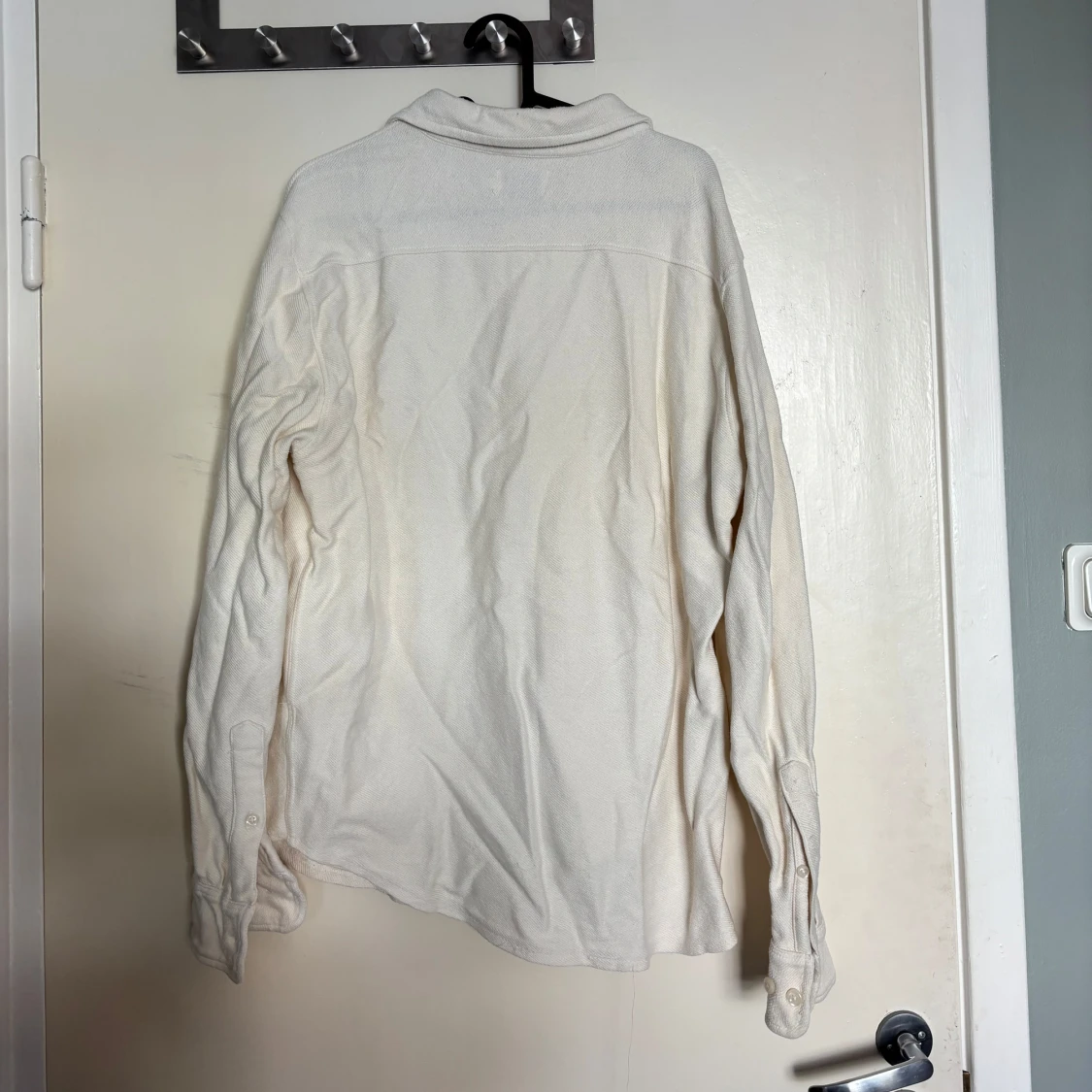 Ljusbeige långärmad skjorta från East West - 2