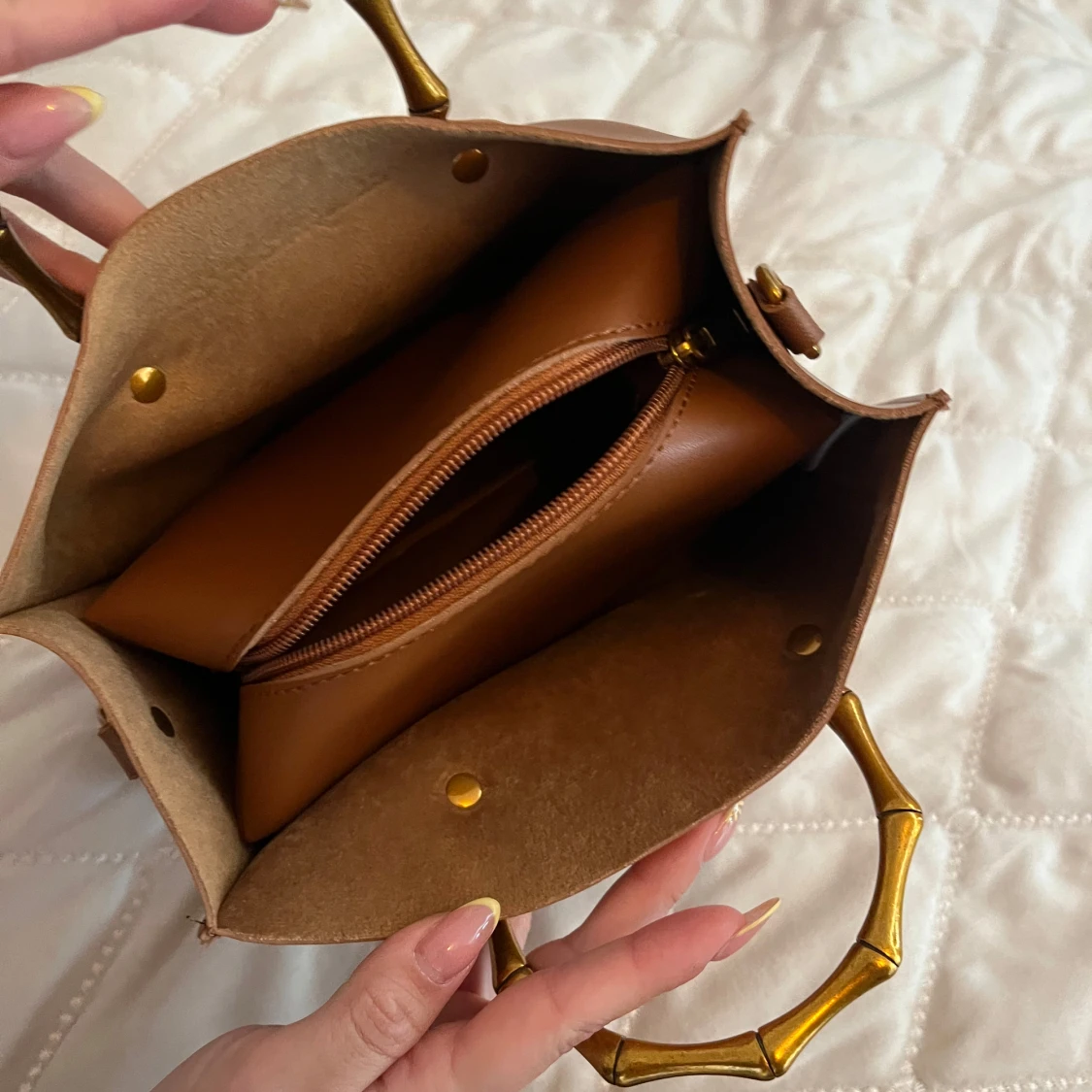 Brun handväska med bambuhandtag - 1