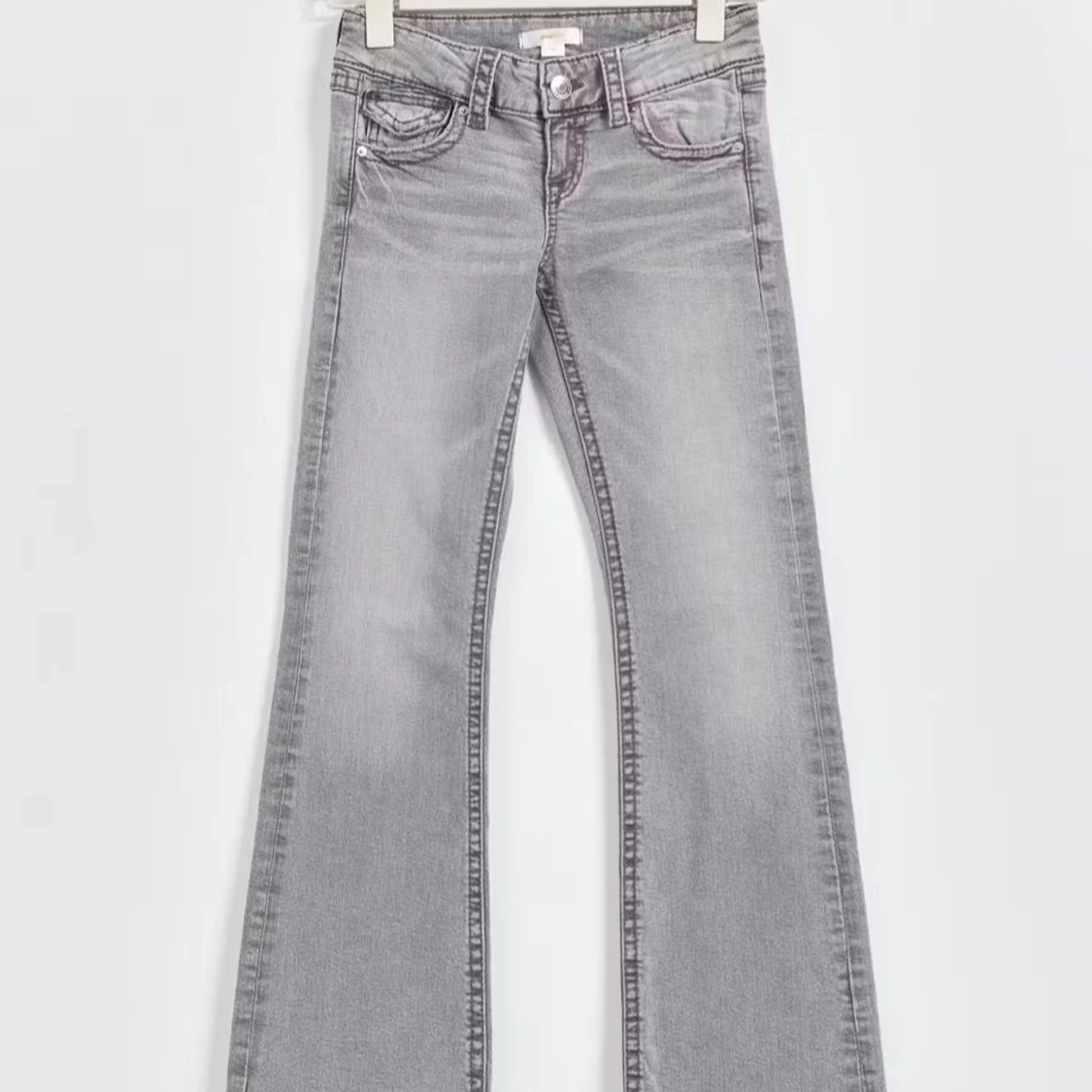 Grå jeans