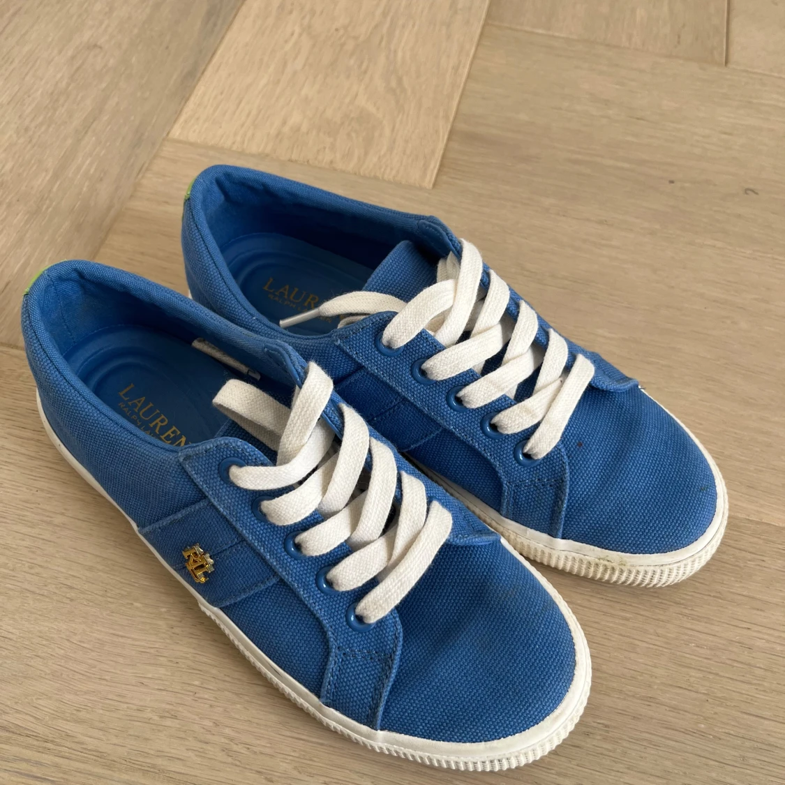 Blå sneakers från Lauren Ralph Lauren - 1