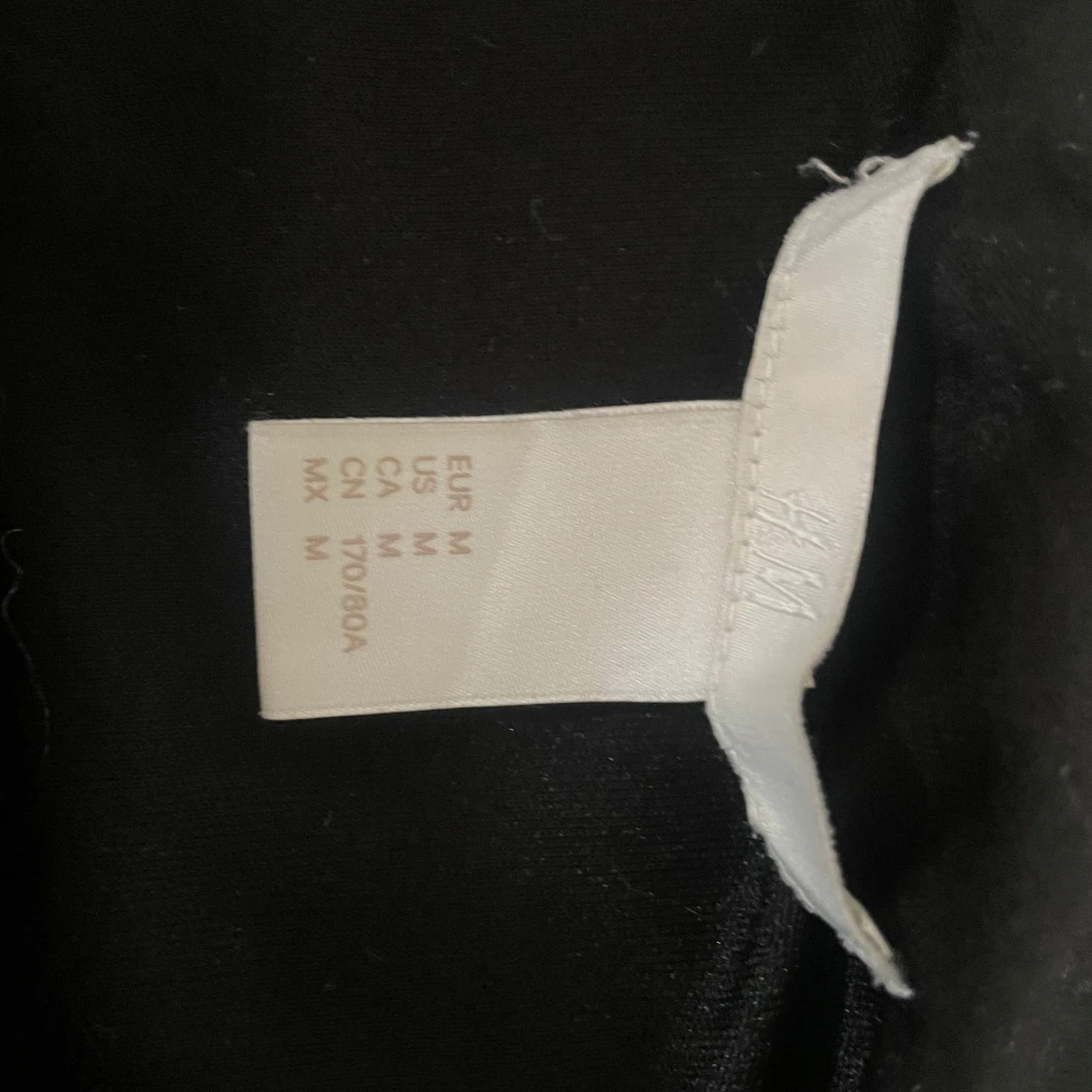 Svartvit mönstrad kjol från H&M - 1