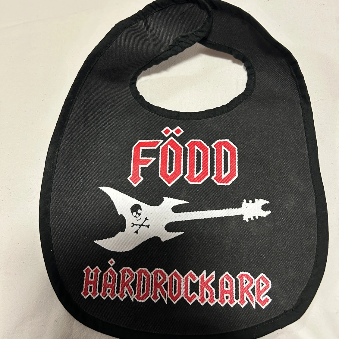 Haklapp född hårdrockare