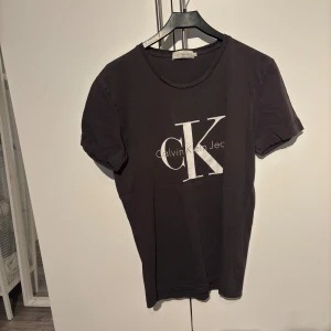 2 CK tröjor - 2 stycken Calvin Klein T-shirts. Storlek M 100kr för båda