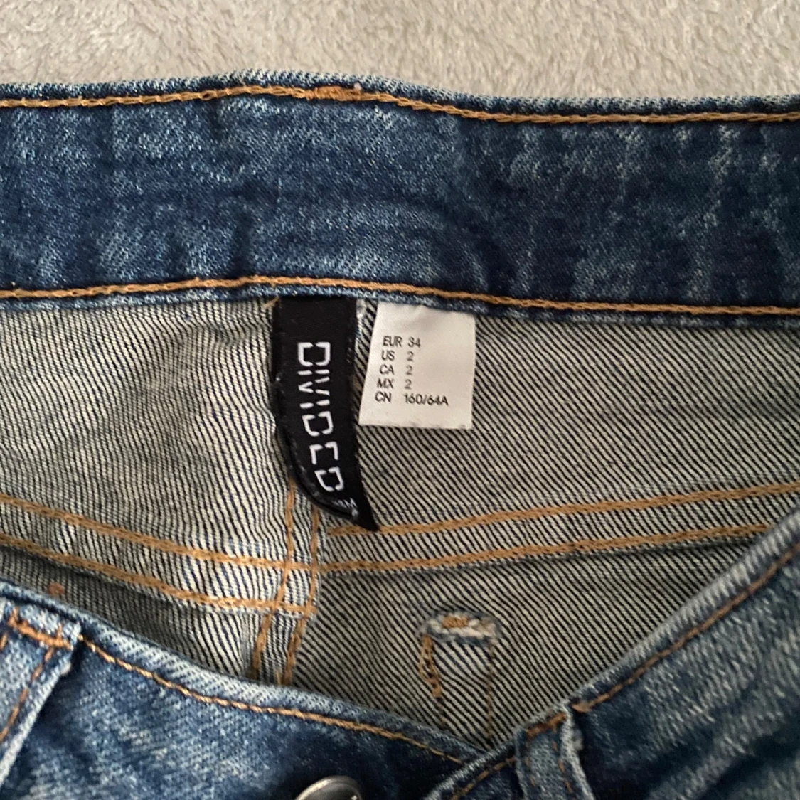 Blå jeansshorts från Divided - 2