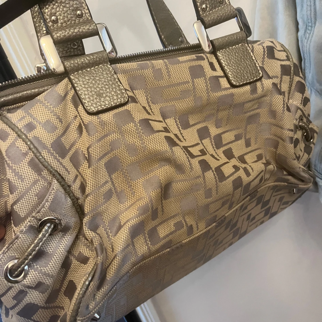 Guess, Beige och grå axelväska - 1