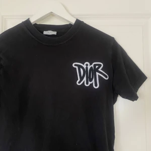 Svart t-shirt - Svart fin t-shirt perfekt nu till sommaren helt ny