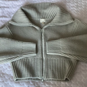 Ljusbeige ribbad kofta - Använd en gång! 🌸💓💓