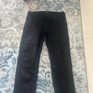 Lee jeans - Jätte snygga Lee jeans, Daren zip fly. Har inga defekter och är straight leg.