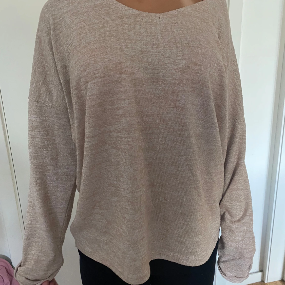 Beige loose stickad tröja från Hailys