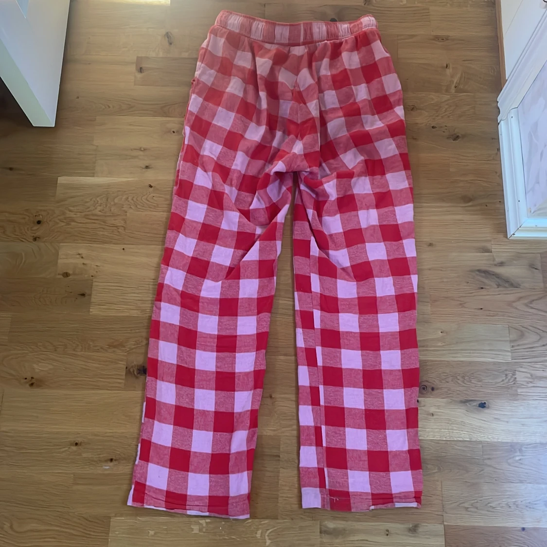 Röd-rosa rutiga byxor från Lindex - 1