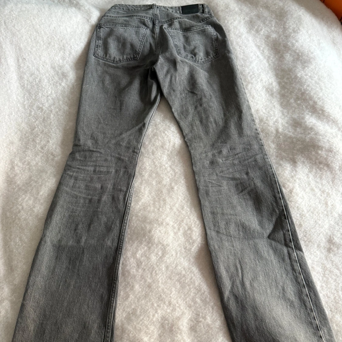 Gråa bootcut jeans - 4