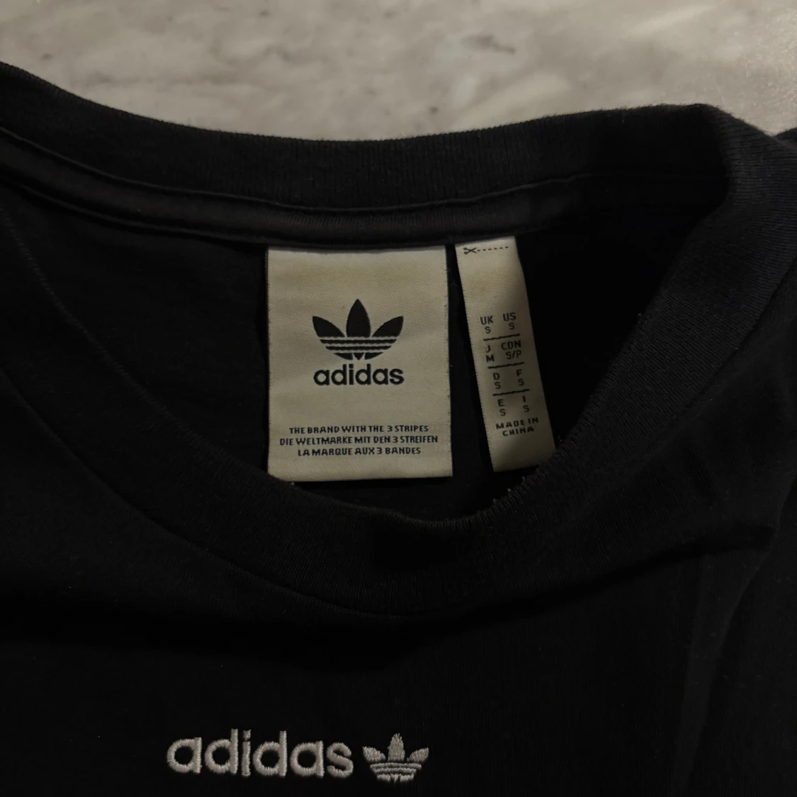 Svart Adidas t-shirt med logga - 1