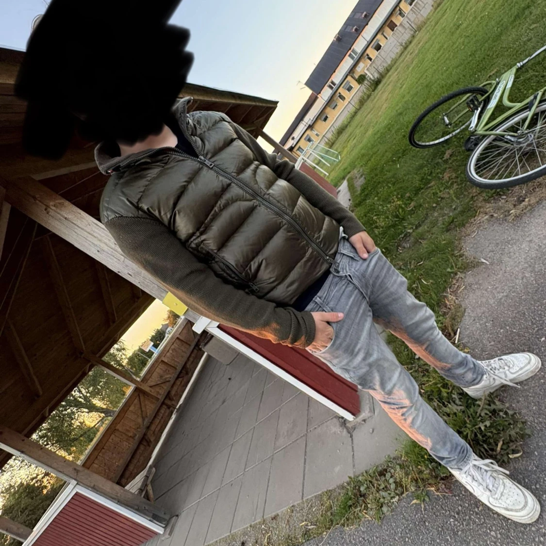 Mörkgrön dunväst från Moncler - 1