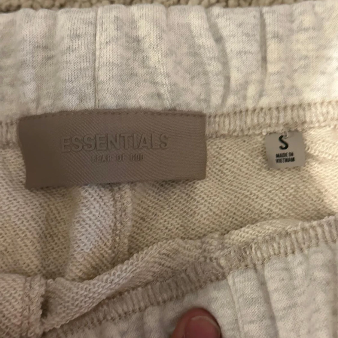 Grå Essentials Fear of God shorts - 2