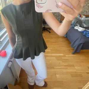 Bikbok topp - Jättefin topp till middag, fest och vardag. Från Bikbok i S och är nästintill oanvänd. 