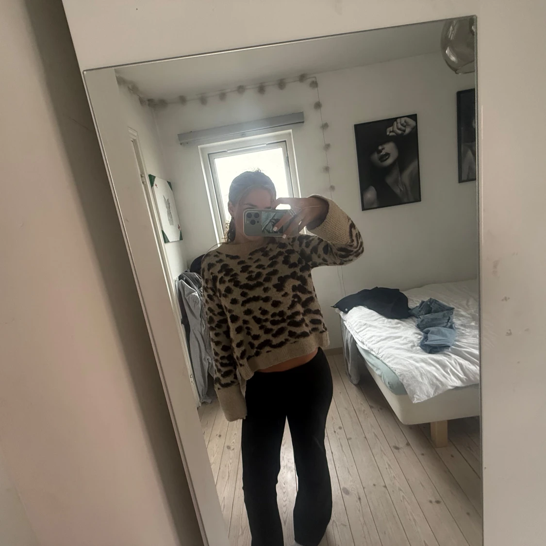 Beige leopardmönstrad stickad tröja - 1