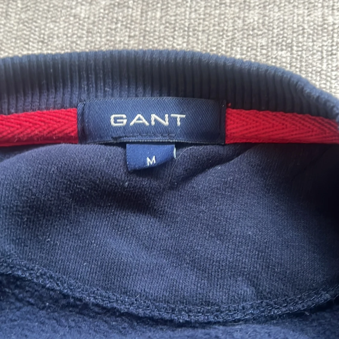 Mörkblå sweatshirt från GANT med tryck - 2