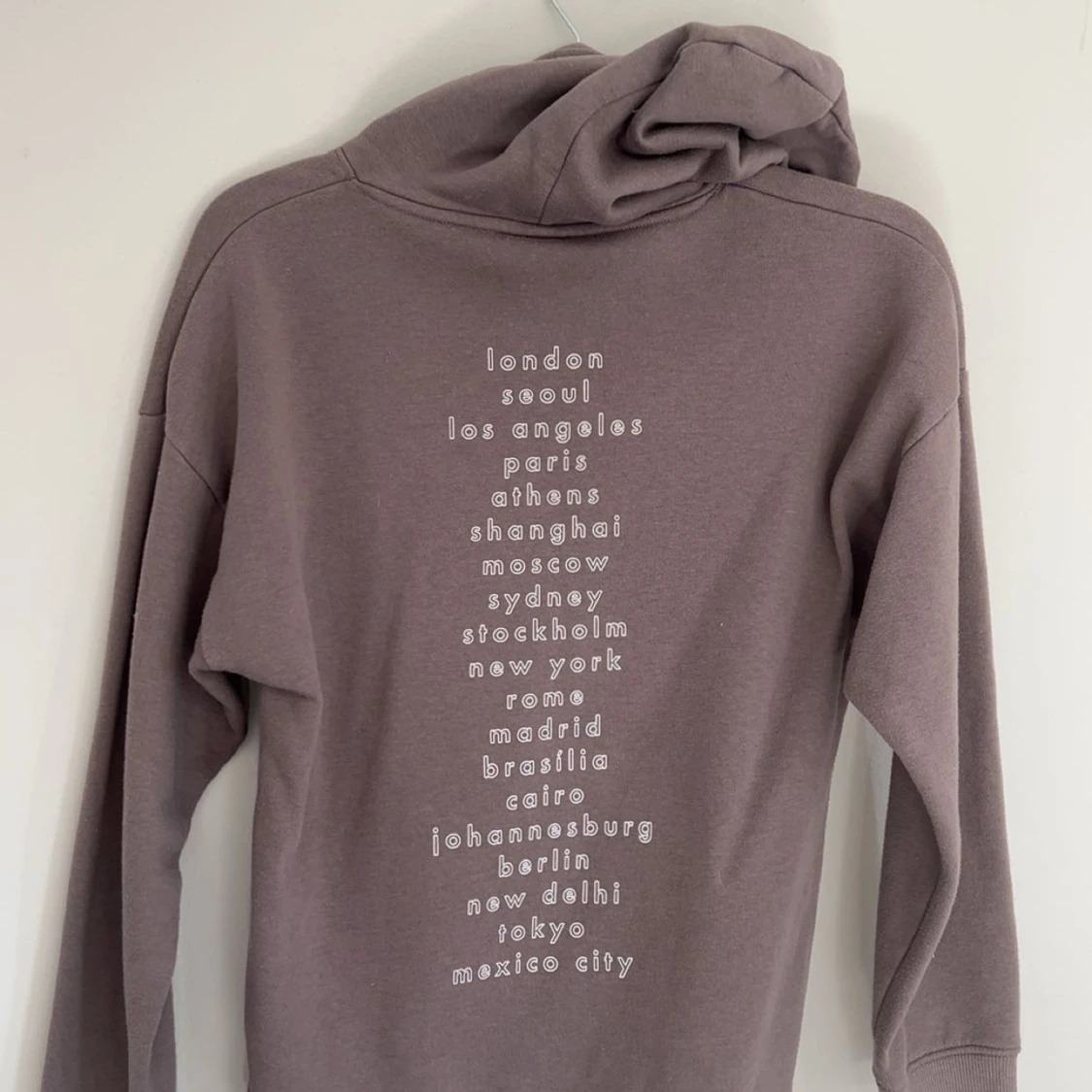 grå/brun hoodie med tryck Stay Together - 1