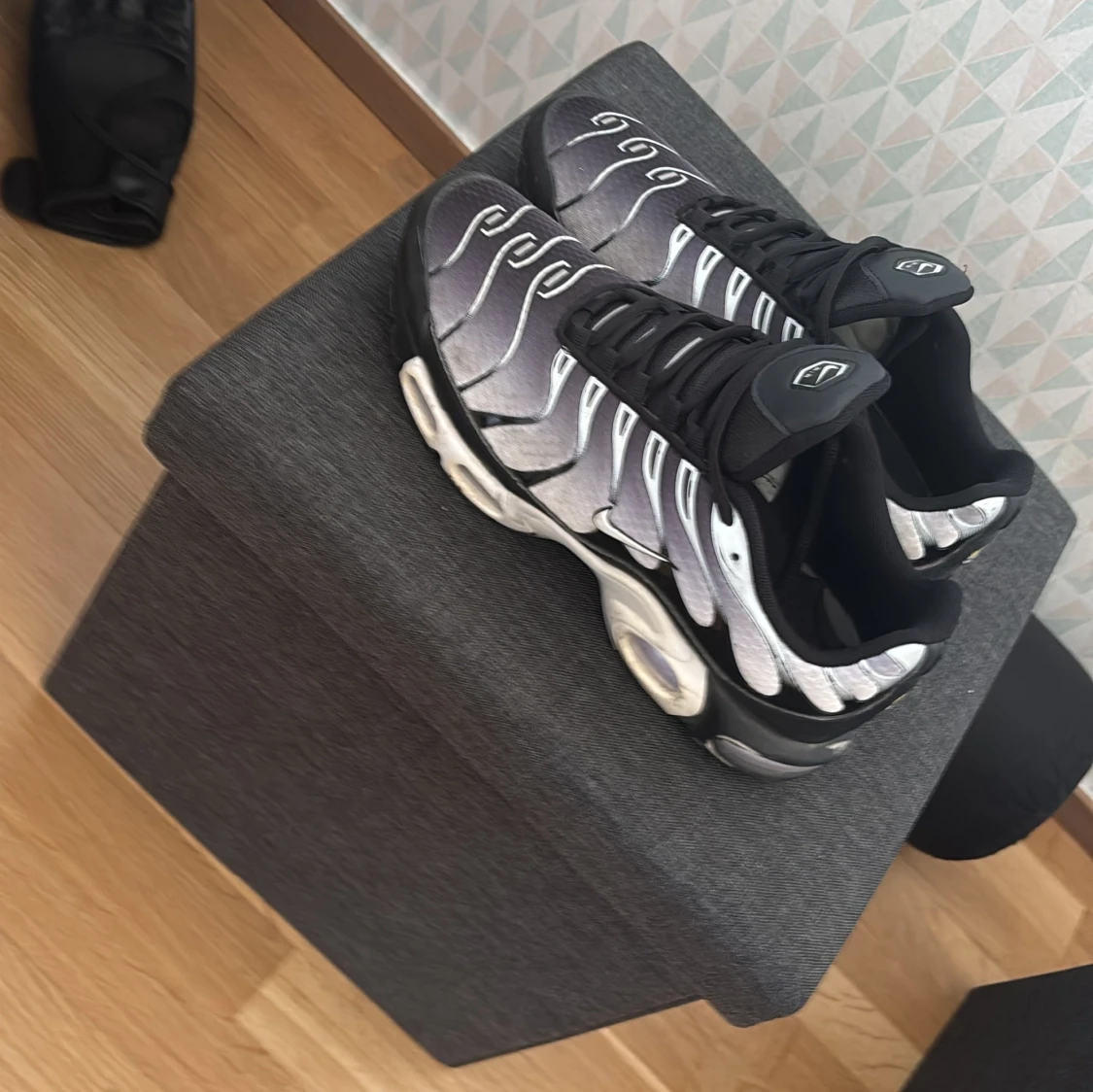 Nike Air Max Plus svarta och silver - 2