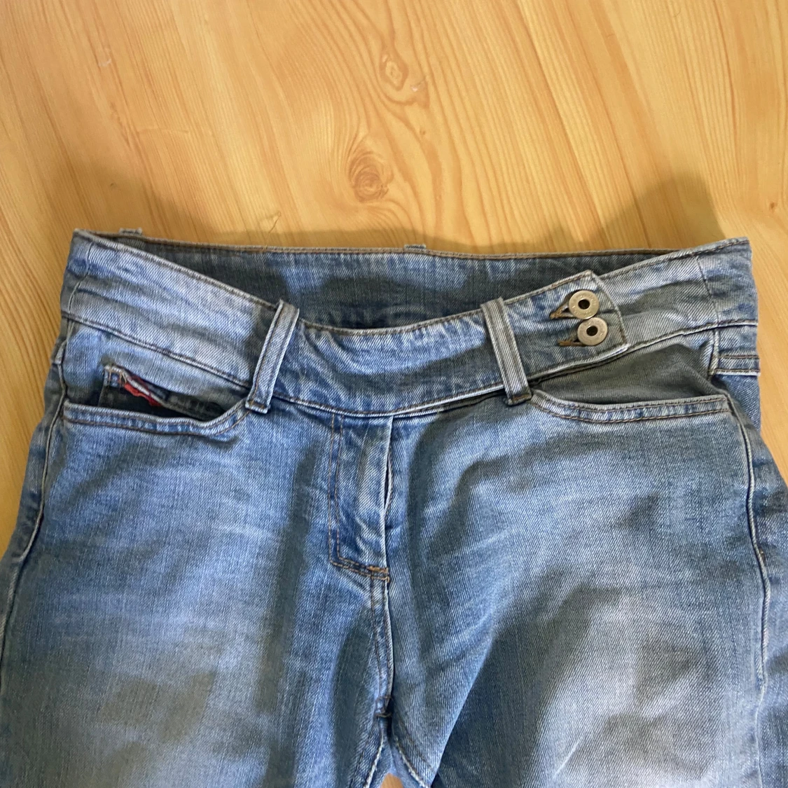 Ljusblå bootcut jeans från Vila - 1
