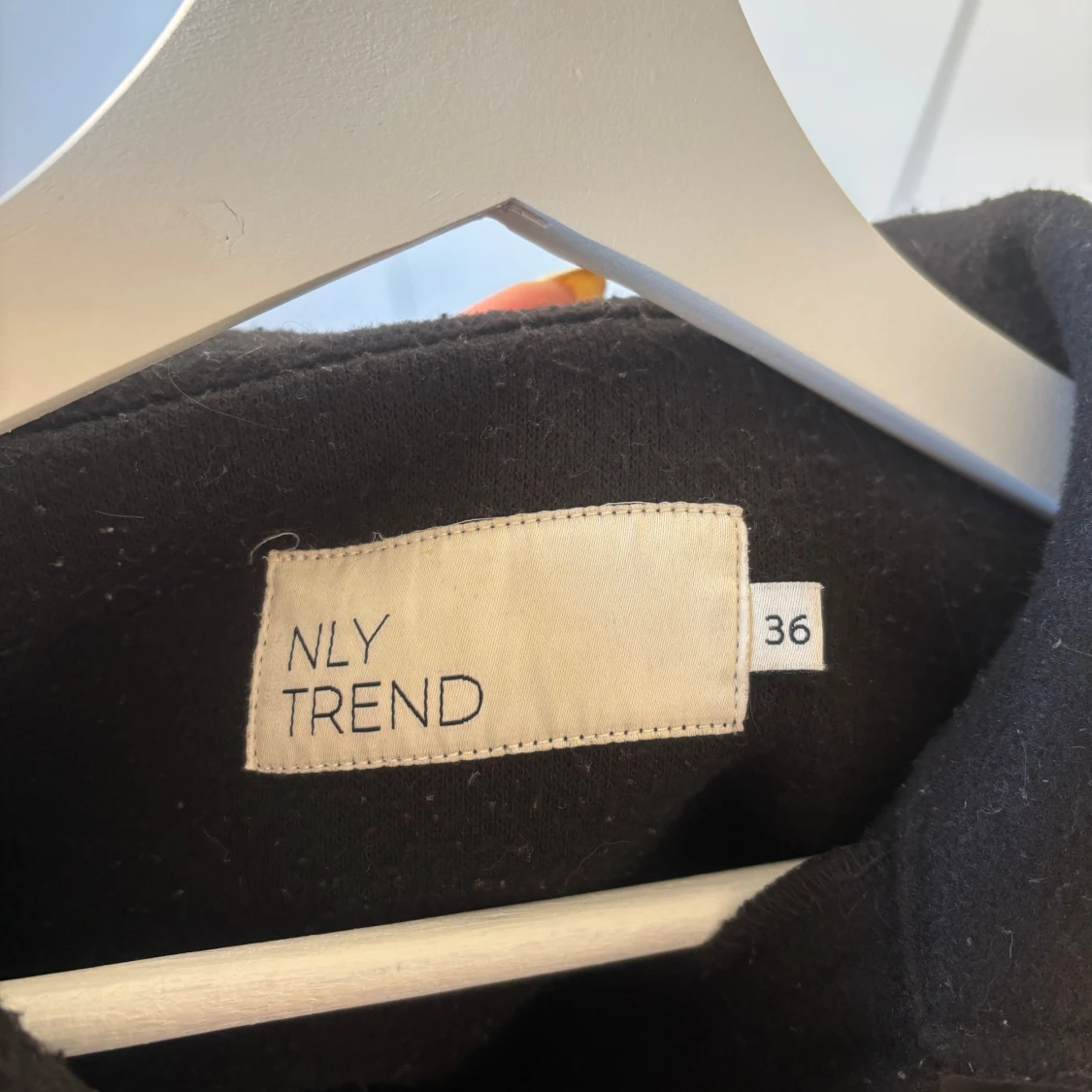 Svart kappa från NLY Trend - 2