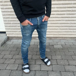 Replay anbass - Blå jeans från replay i modellen ambass. Bra skick, storlek 30/34! Tveka ej att höra av dig vid frågor🔥