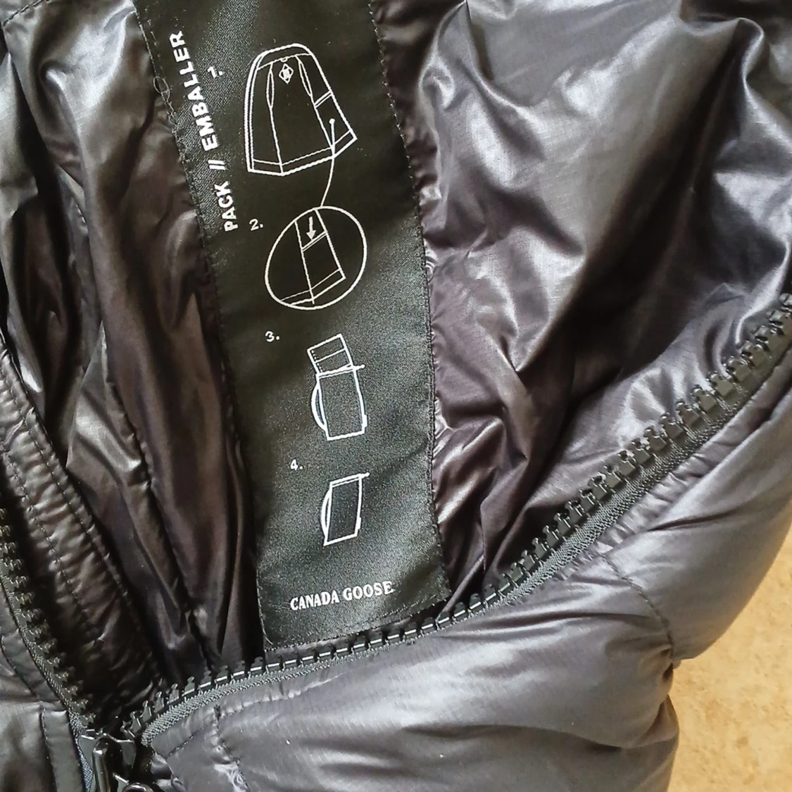 Svart dunväst från Canada Goose - 3
