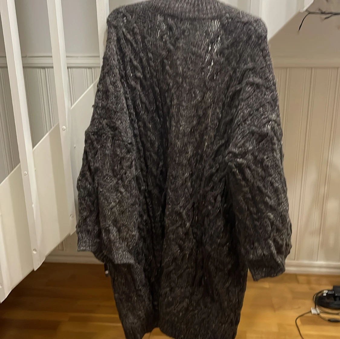 Mörkgrå stickad kofta från Lindex - 3