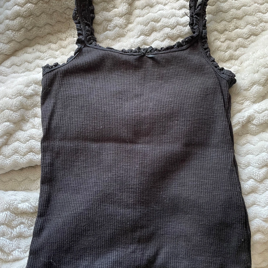 Svart ribbad linnetopp från H&M Divided