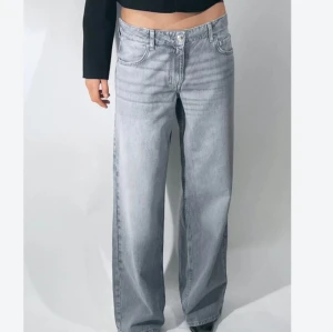 Jeans - Midrise ljusgrå baggy jeans. Aldrig använda - fint skick.