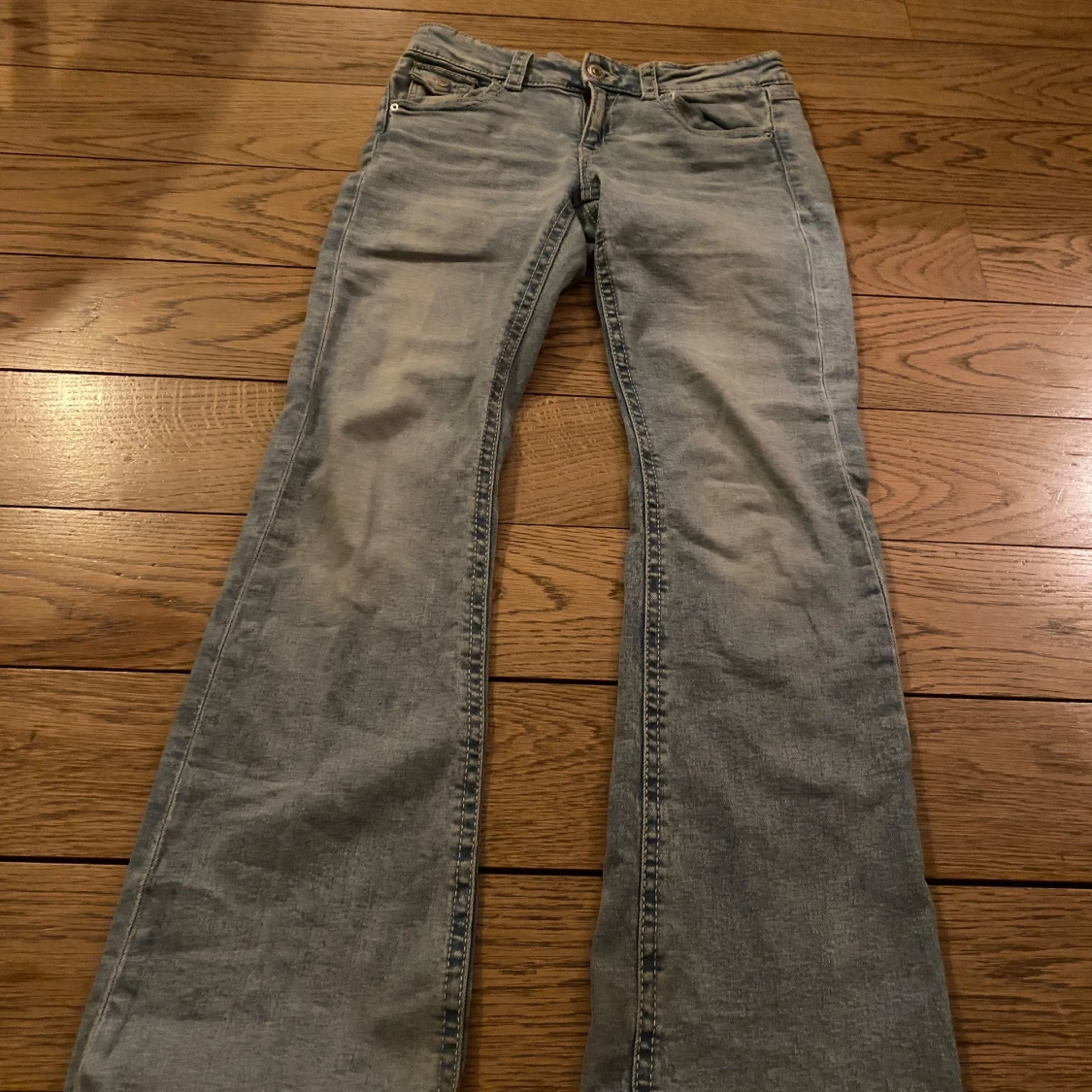Grå bootcut jeans - 1