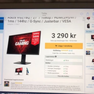 ASUS VG278Q 27-tums gamingmonitor - ASUS VG278Q är en 27-tums gamingmonitor med 1080p upplösning, 144Hz uppdateringsfrekvens och 1ms responstid. Den har stöd för G-Sync och är justerbar med VESA-fäste. Perfekt för en smidig och responsiv spelupplevelse.