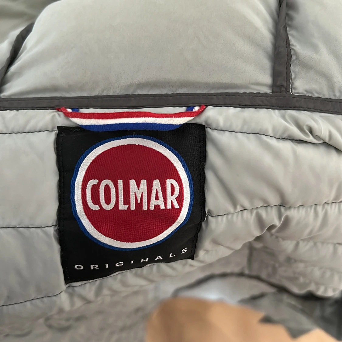 Grå quiltad jacka från colmar - 4