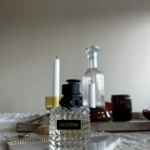 Valentino Born in Roma, yellow dream - Valentino Born in Roma Yellow dream. 50ML, ca 40ml kvar. Lätt fräsch doft, perfekt för vår och sommar. 