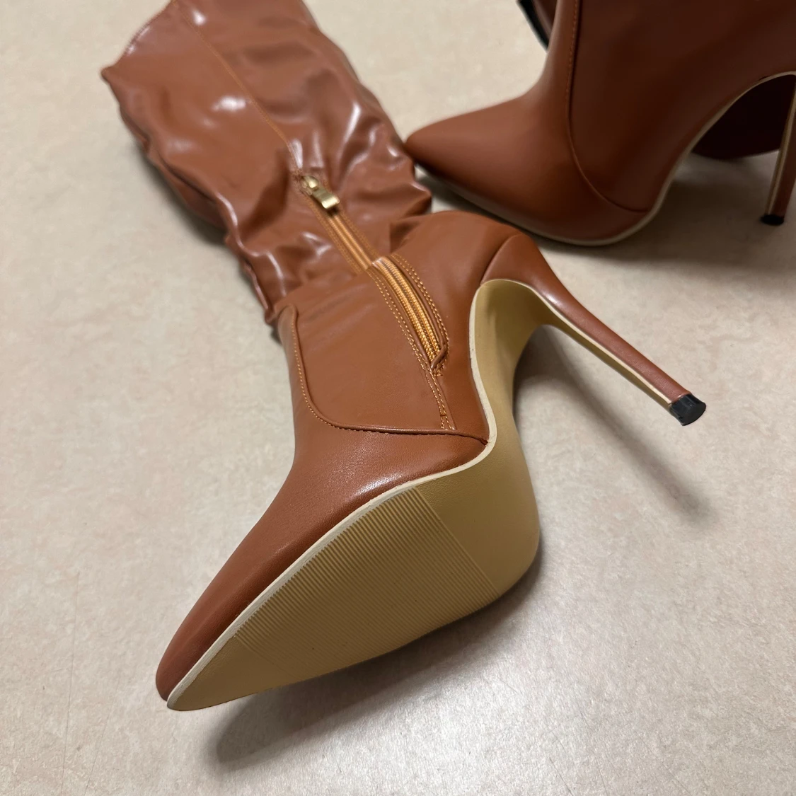 Svarta och bruna stövlar med dragkedja - 3